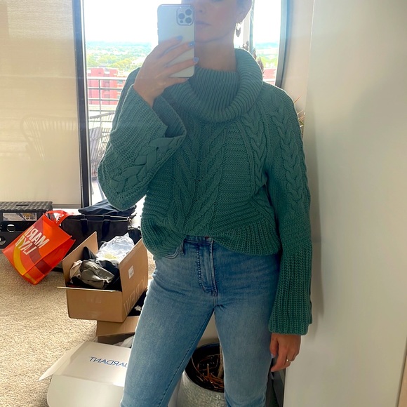 Express Sweater - Picture 4 of 4